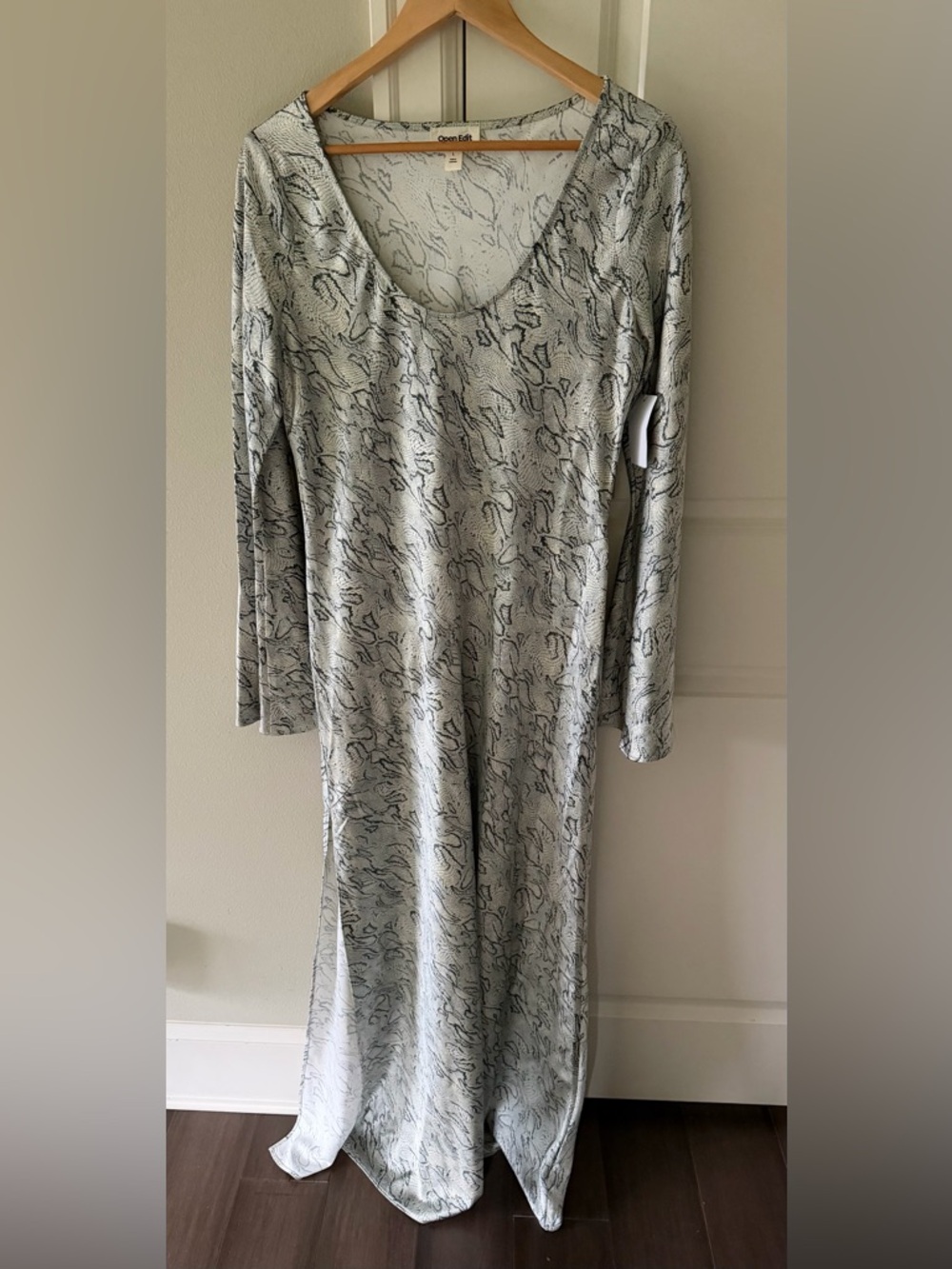 Open Edit Long Sleeve Maxi Dress in Snake Print size large